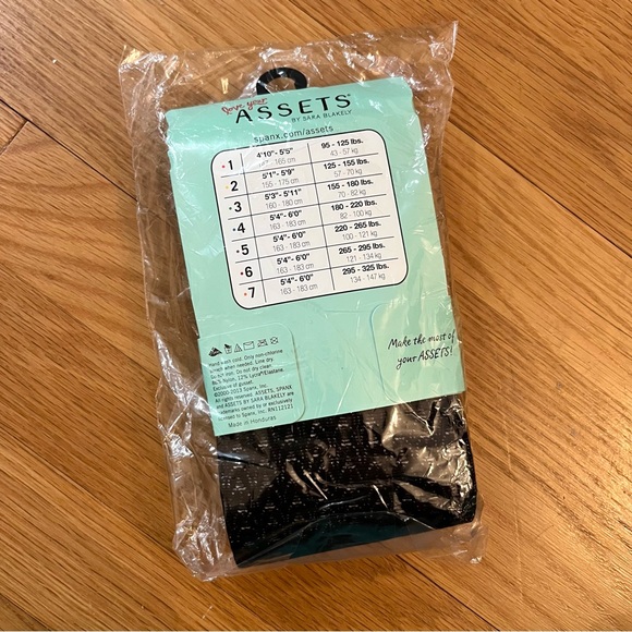 NWT SPANX Love Your Assets Shaping Tights - Textured Wishbone (Size 4) - Picture 3 of 4